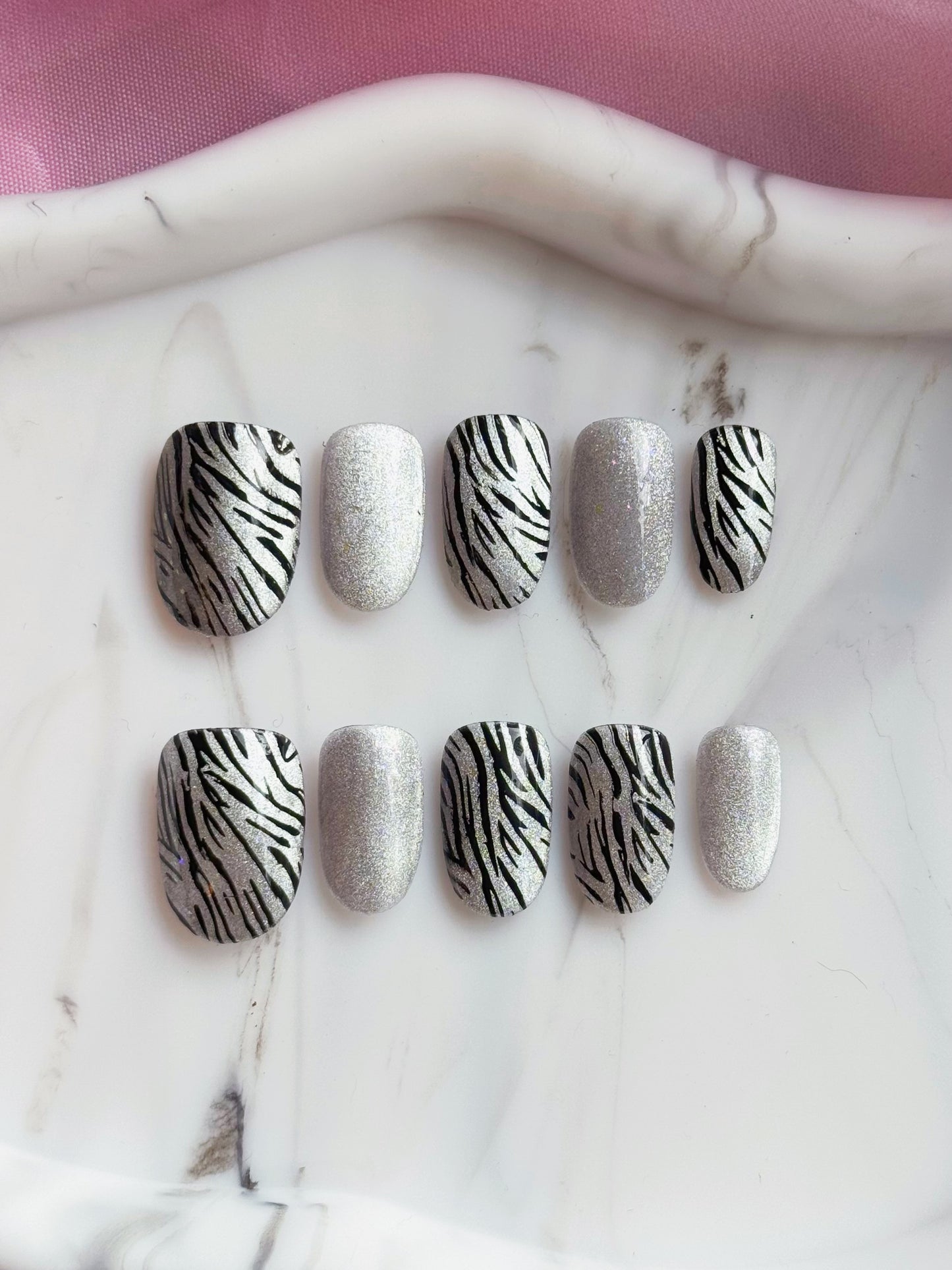 Silver Zebra Press-On Nails – Glitter & Animal Print