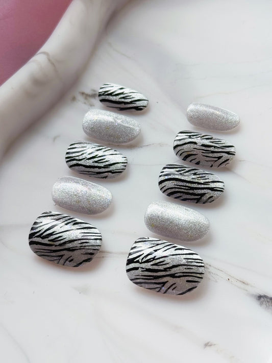 Silver Zebra Press-On Nails – Glitter & Animal Print